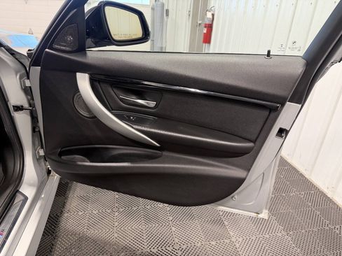 Used 2016 BMW 328i xDrive Sedan AWD/4WD image 16