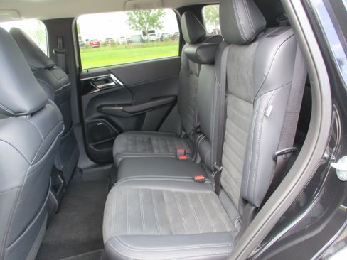 Used 2025 Mitsubishi Outlander SE FWD image 9