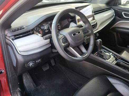 Used 2025 Jeep Compass Limited AWD/4WD image 3