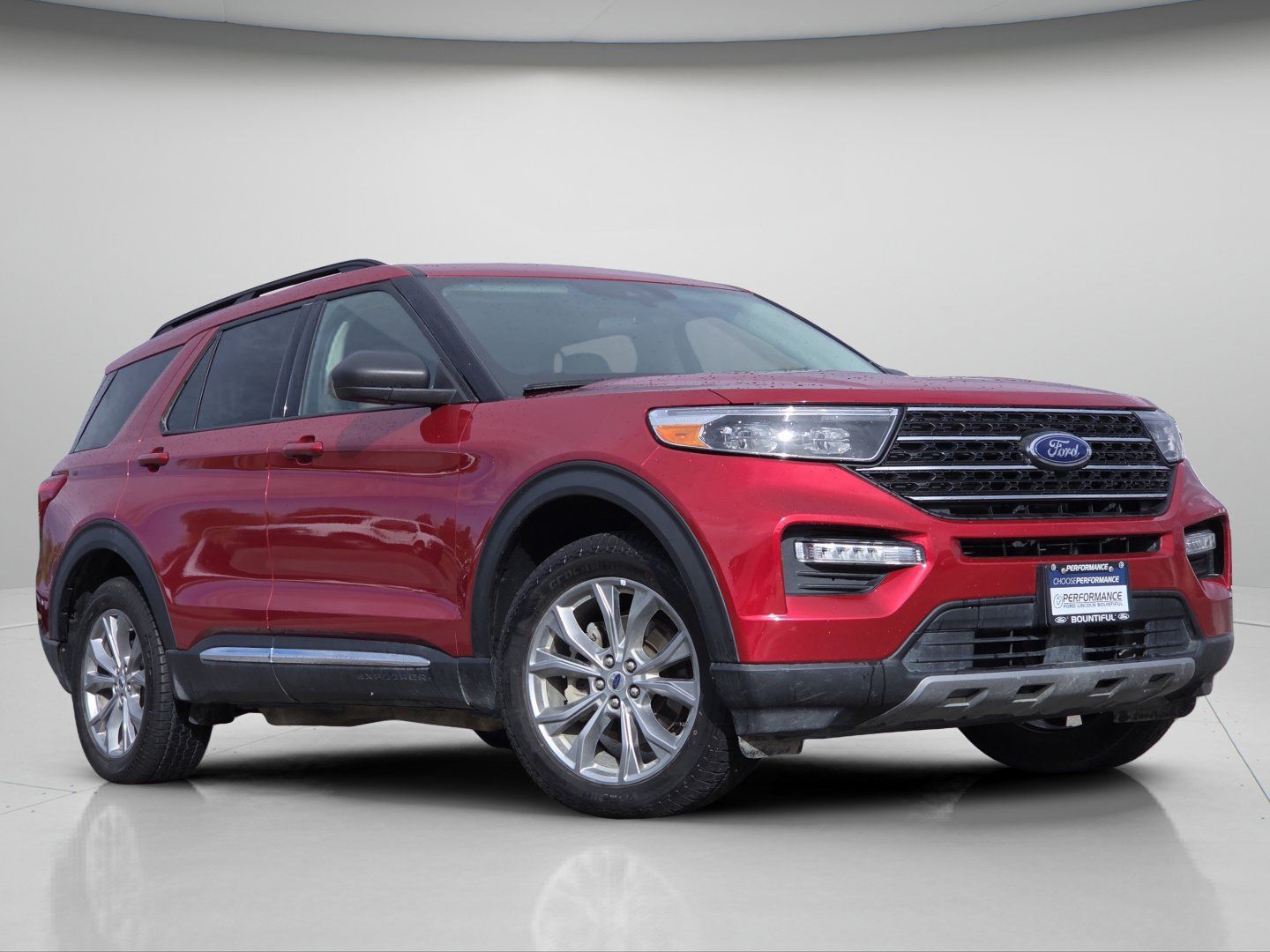 Used 2023 Ford Explorer XLT w/ Equipment Group 202A AWD/4WD image 2