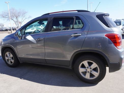 Used 2019 Chevrolet Trax LT w/ LT Convenience Package image 4