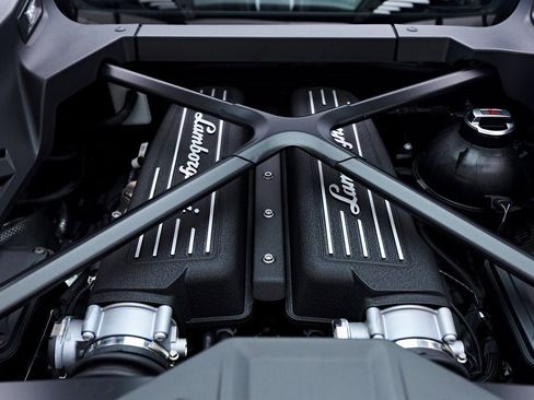 Used 2023 Lamborghini Huracan EVO image 32