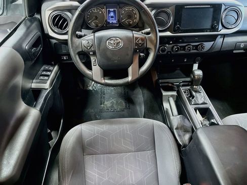 Used 2017 Toyota Tacoma TRD Sport w/ Tow Package (A/T) AWD/4WD image 21