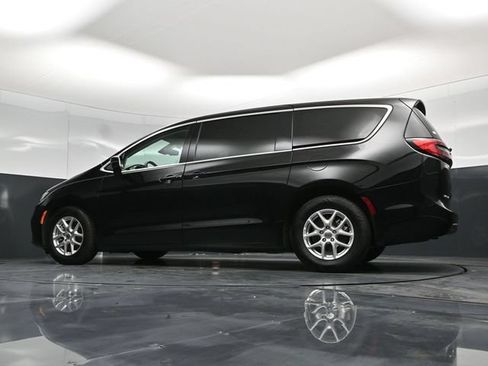 Certified 2024 Chrysler Pacifica Touring-L FWD image 62