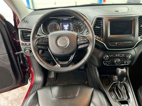 Used 2020 Jeep Cherokee Latitude Plus image 19