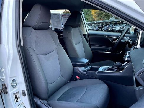 Used 2025 Toyota RAV4 XLE image 7