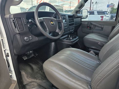 Used 2018 Chevrolet Express 3500 w/ Power Convenience Package RWD image 13
