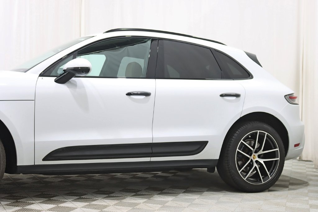 Used 2022 Porsche Macan AWD/4WD image 3