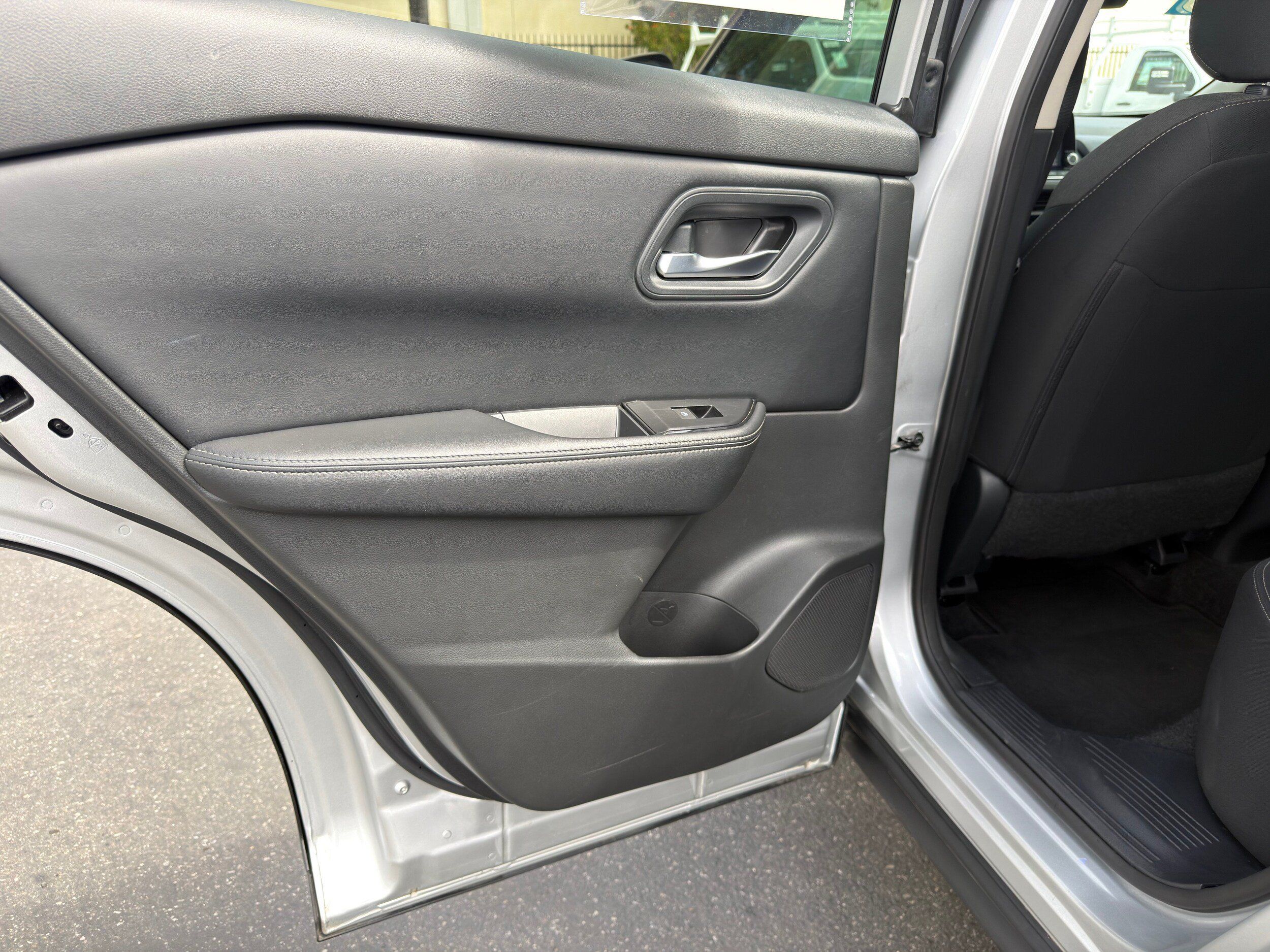 Used 2024 Nissan Rogue SV AWD/4WD image 18