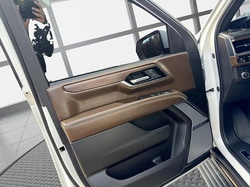 Used 2025 GMC Yukon XL Denali Ultimate w/ LPO, Floor Liner Package AWD/4WD image 45