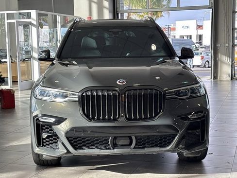 Used 2022 BMW X7 M50i image 9