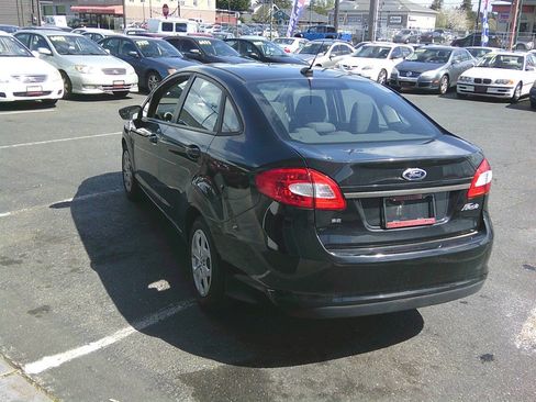 Used 2013 Ford Fiesta SE image 3