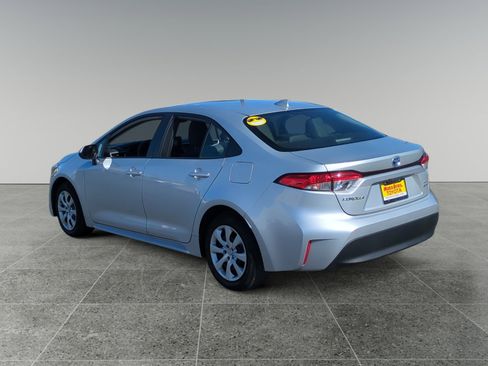 Used 2025 Toyota Corolla LE image 3