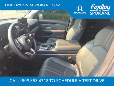 Used 2025 Honda Pilot TrailSport image 14