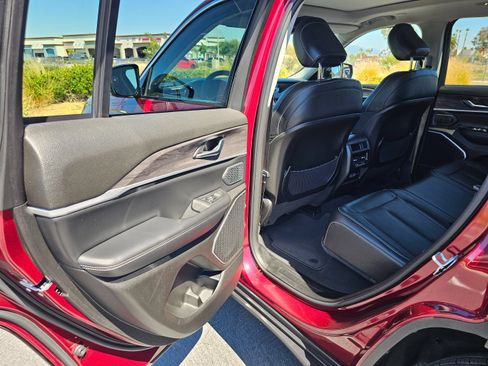 Used 2023 Jeep Grand Cherokee 4WD 4xe image 18