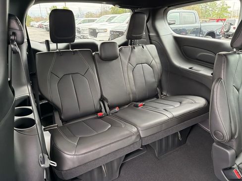 New 2026 Chrysler Pacifica Select image 12