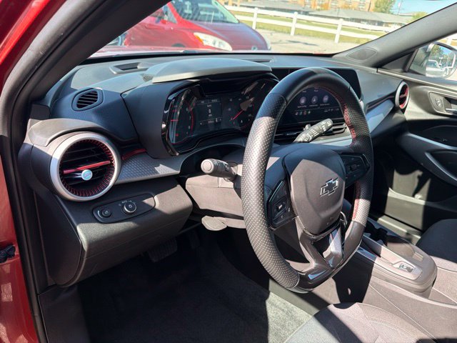Used 2024 Chevrolet Trax RS FWD image 14