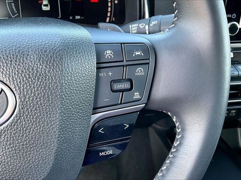 Used 2025 Toyota Camry SE image 21