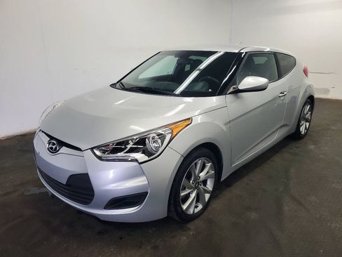 Used 2016 Hyundai Veloster FWD image 1