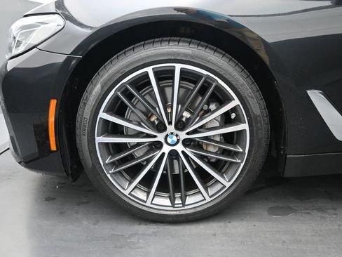 Used 2022 BMW 530i w/ Convenience Package RWD image 4