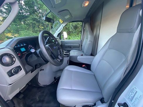 Certified 2021 Ford E-450 and Econoline 450 Super Duty w/ Power Windows & Locks Group image 28