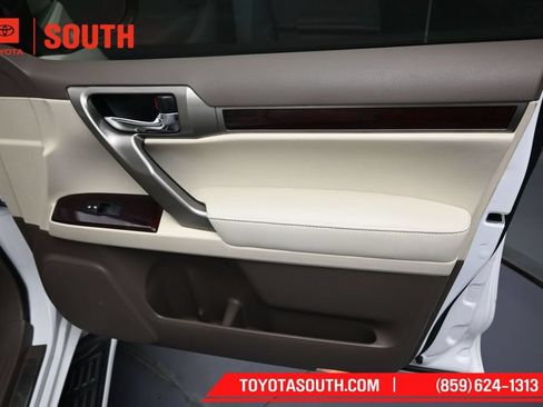 Used 2017 Lexus GX 460 AWD/4WD image 39