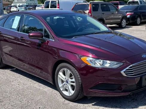 Used 2018 Ford Fusion SE w/ Fusion SE Technology Package FWD image 7