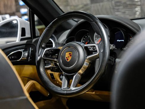 Used 2018 Porsche Cayenne S image 17