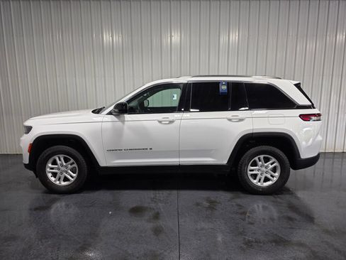 Used 2024 Jeep Grand Cherokee Laredo RWD image 4