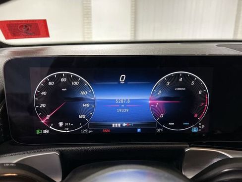 Used 2024 Mercedes-Benz GLB 250 4MATIC image 12