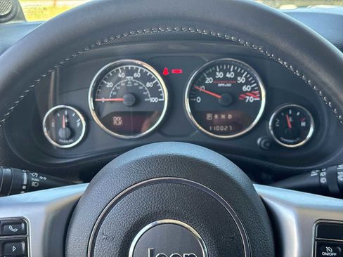 Used 2014 Jeep Wrangler Unlimited Rubicon AWD/4WD image 31