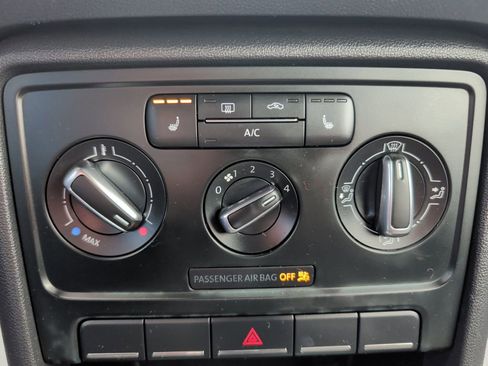 Used 2013 Volkswagen Beetle TDI image 14