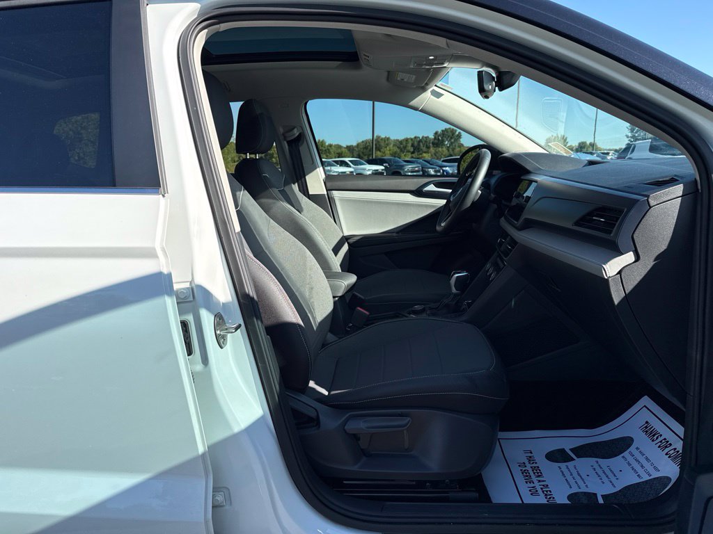 Used 2024 Volkswagen Taos SE w/ Panoramic Sunroof Package AWD/4WD image 11