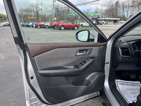 Used 2021 Nissan Rogue SV image 17