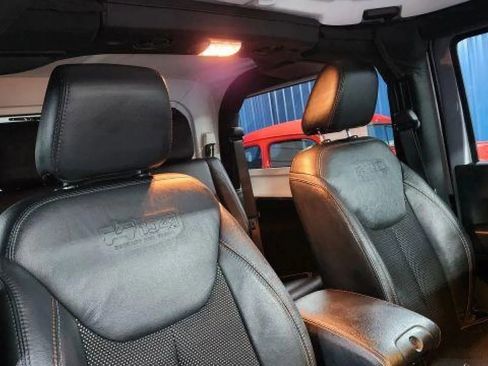 Used 2017 Jeep Wrangler Sahara image 19