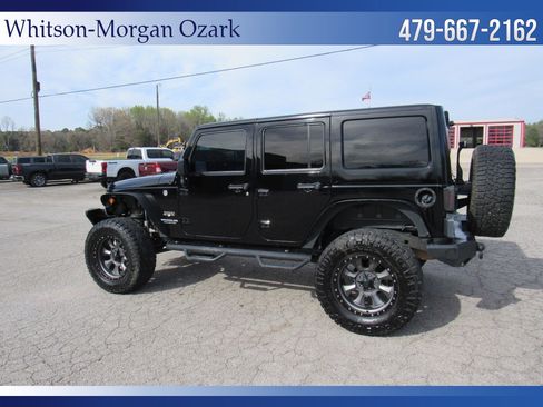Used 2017 Jeep Wrangler Unlimited Sahara w/ Connectivity Group image 8