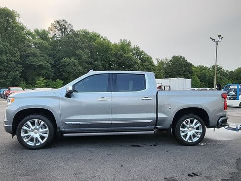 Used 2024 Chevrolet Silverado 1500 High Country w/ High Country Premium Package AWD/4WD image 2