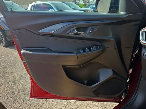 Used 2022 Chevrolet TrailBlazer RS image 38