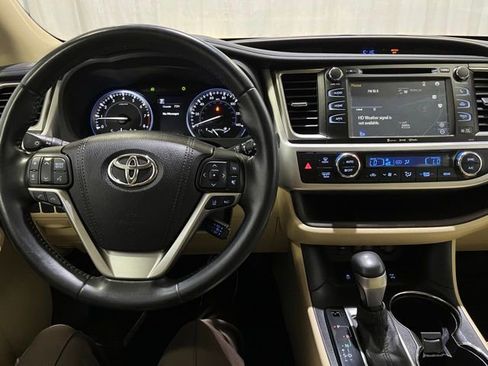 Certified 2017 Toyota Highlander XLE AWD/4WD image 23