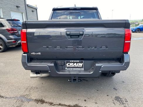 Used 2025 Toyota Tacoma SR5 AWD/4WD image 11