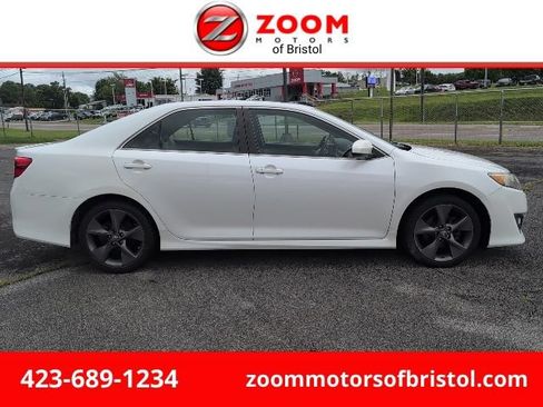 Used 2012 Toyota Camry SE FWD image 1