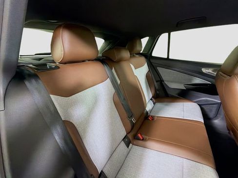 Used 2023 Volkswagen ID.4 Pro image 26