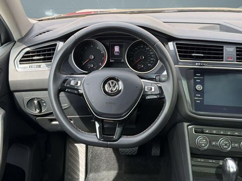 Used 2021 Volkswagen Tiguan SE w/ Panoramic Sunroof Package FWD image 26