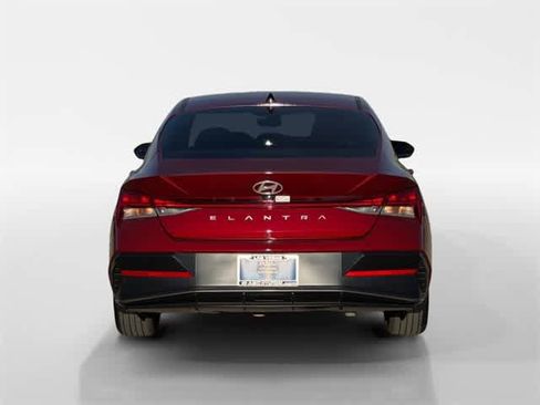 Certified 2025 Hyundai Elantra SEL image 4