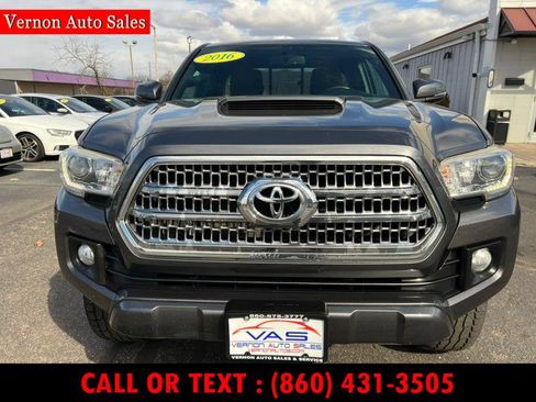 Used 2016 Toyota Tacoma TRD Sport image 2