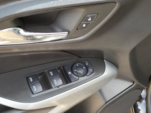 Used 2025 Chevrolet Trax RS w/ Driver Confidence Package FWD image 19