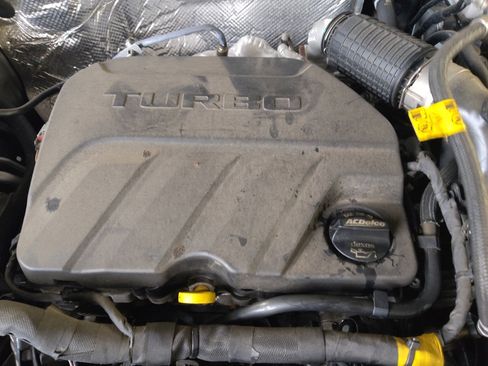 Used 2025 Chevrolet Trax LT FWD image 30