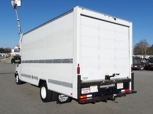 Used 2019 GMC Savana 3500 Extended w/ Driver Convenience Package image 5