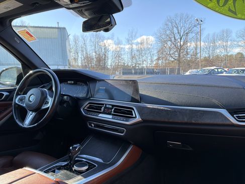 Used 2021 BMW X5 xDrive40i w/ M Sport Package image 16