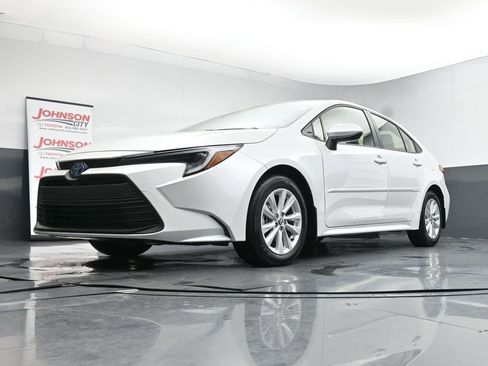 Used 2025 Toyota Corolla LE image 42